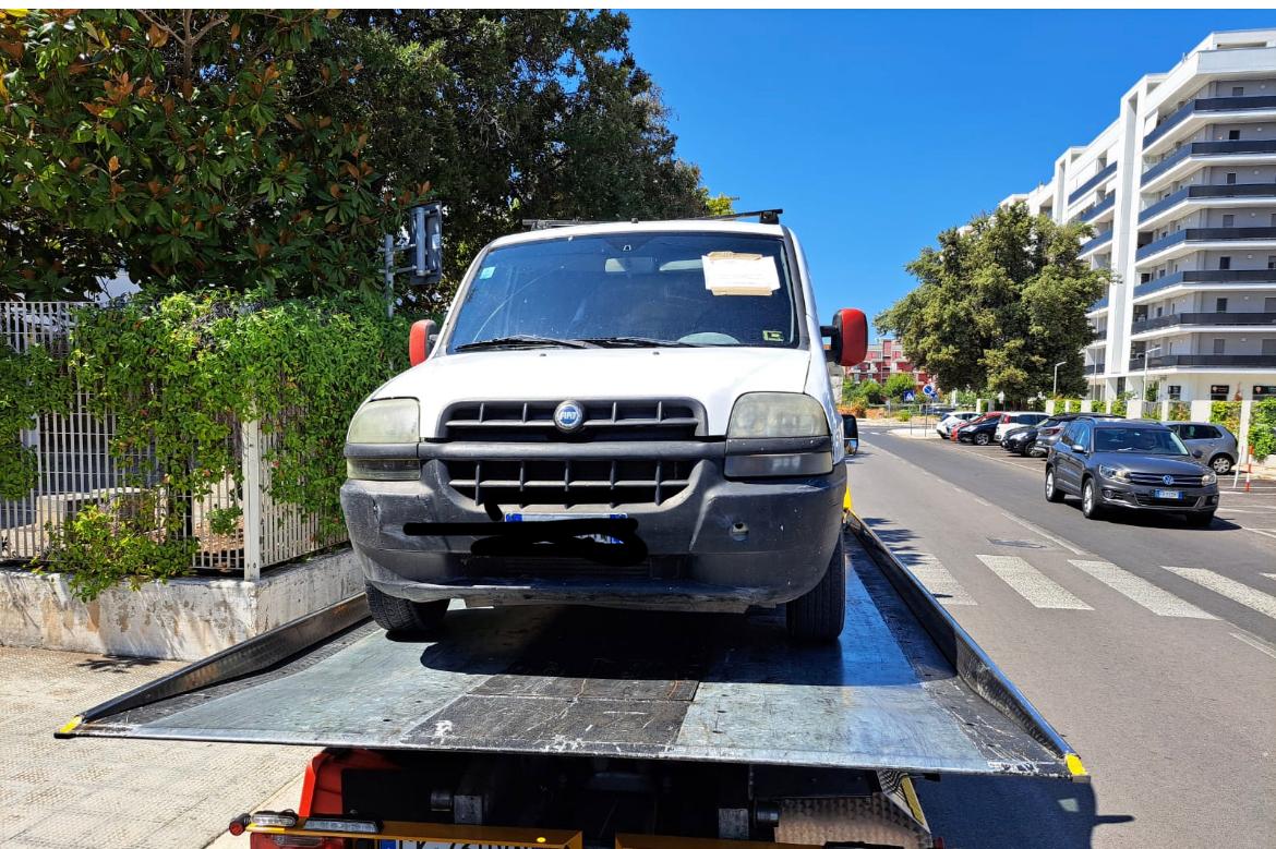 NUOVO DECRETO DEL GOVERNO CONTRO ABBANDONO ILLECITO RIFIUTI A BARI PRIMA DENUNCIA CON SEQUESTRO DEL MEZZO