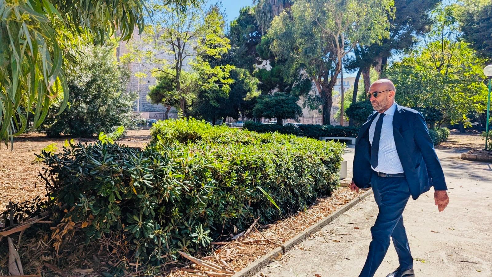 BARI, PARCO DEL CASTELLO IN CORSO DI ULTIMAZIONE I LAVORI DI MESSA IN SICUREZZA DELL’AREA VERDE SUL LUNGOMARE DE TULLIO PER L’APERTURA AL PUBBLICO