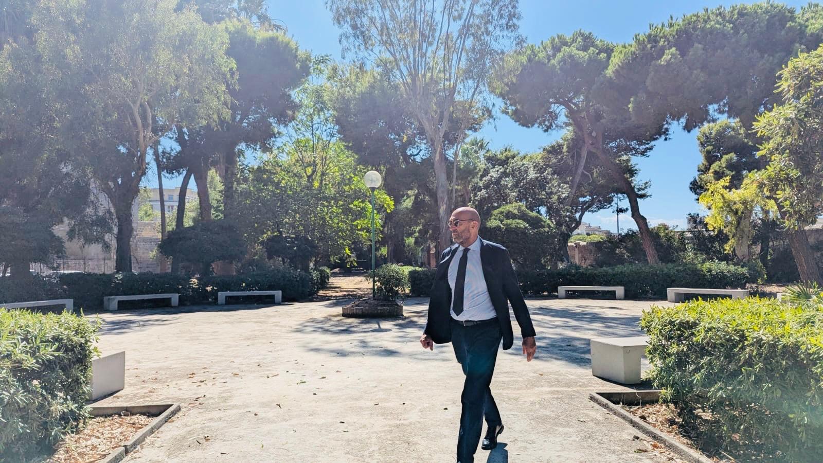 BARI, PARCO DEL CASTELLO IN CORSO DI ULTIMAZIONE I LAVORI DI MESSA IN SICUREZZA DELL’AREA VERDE SUL LUNGOMARE DE TULLIO PER L’APERTURA AL PUBBLICO
