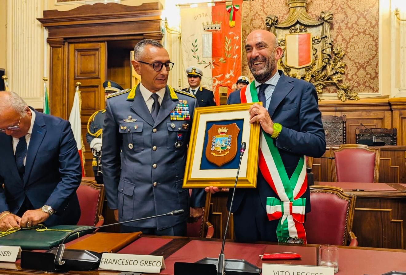 COMUNE DI BARI: NELLA SALA CONSILIARE DI PALAZZO DELLA CITTÀ LA CERIMONIA PER IL CONFERIMENTO DELLA CITTADINANZA ONORARIA ALLA GUARDIA DI FINANZA
