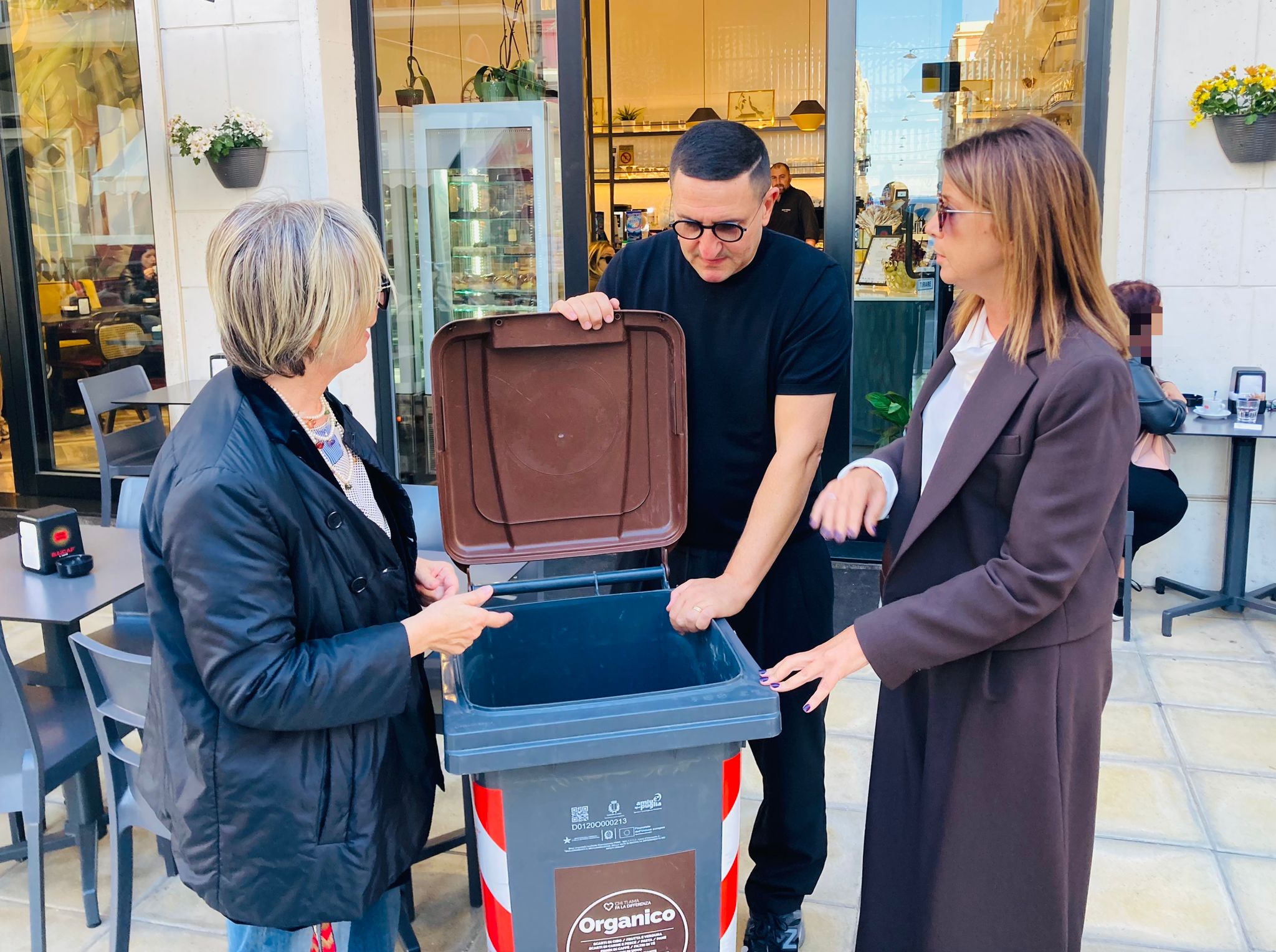 BARI, ESTENSIONE DELLA RACCOLTA PORTA A PORTA PER LE UTENZE NON DOMESTICHE FOOD A MADONNELLA IN CORSO LA DISTRIBUZIONE DEI CARRELLATI SERVIZIO AL VIA IL 20 OTTOBRE