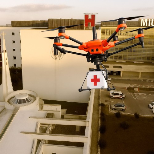 DRONI PER TRASPORTI MEDICALI, L’OSPEDALE MIULLI PROTAGONISTA DELL’INNOVAZIONE NEI SERVIZI AEREI PER LA SANITÀ