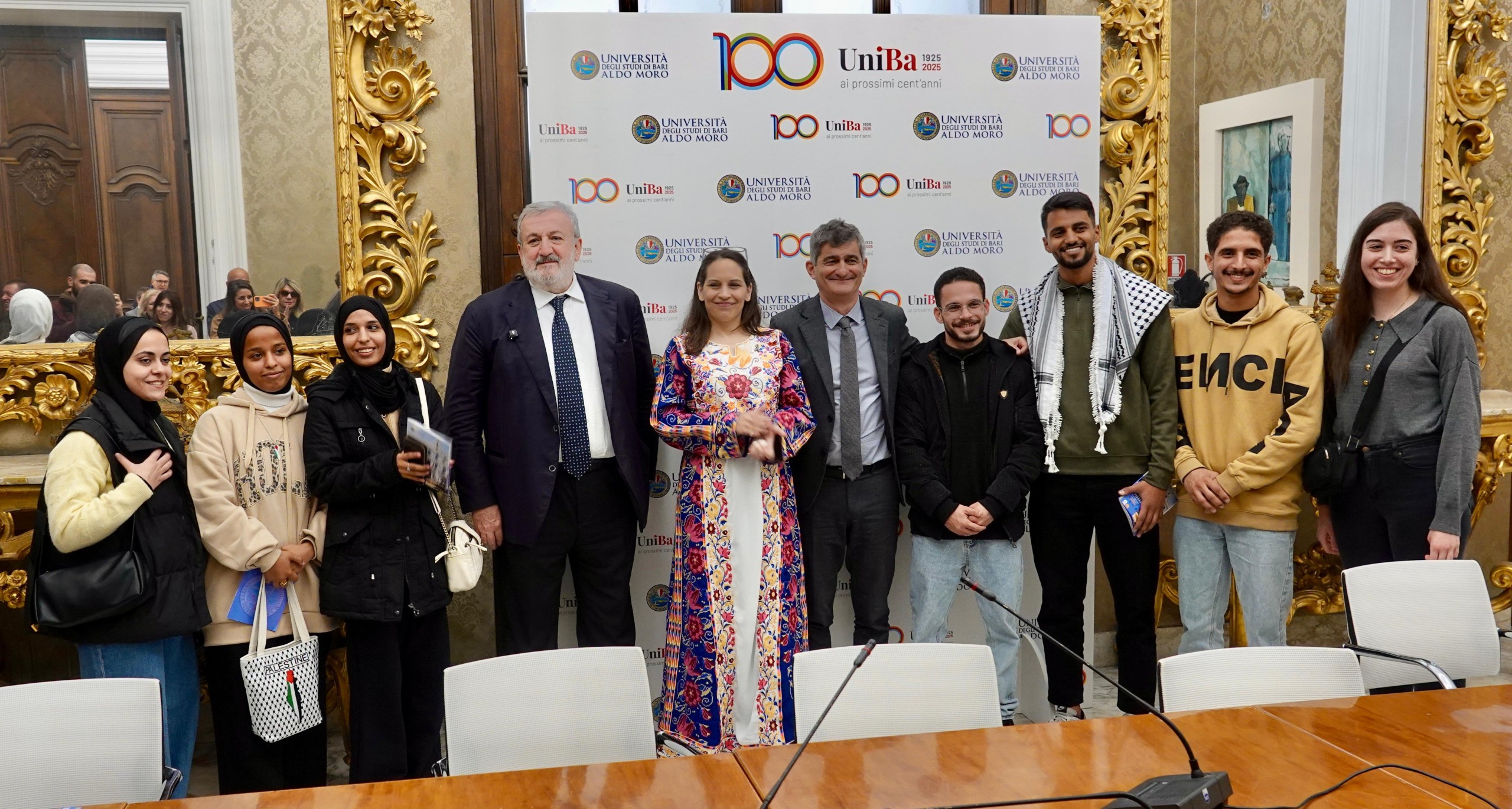 EMILIANO ALLA CONFERENZA STAMPA DI BENVENUTO DEGLI STUDENTI PALESTINESI A BARI: "IL SOSTEGNO DELLA REGIONE PER FARLI STUDIARE IN PUGLIA E PREPARARLI A TORNARE PER AIUTARE IL PROPRIO POPOLO"