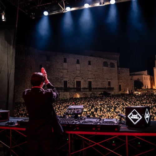 Novello Sotto il Castello 2025 chiude in trionfo: Conversano abbraccia centinaia di migliaia di visitatori per un’edizione mastodontica, vibrante, indimenticabile