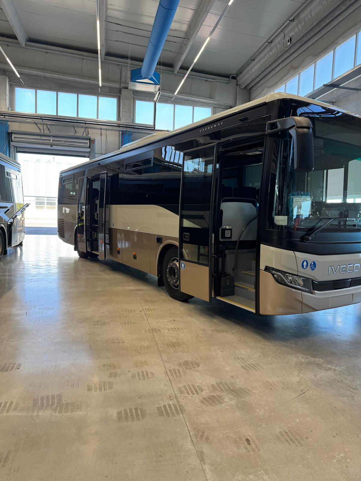 Nuovi autobus per la Città Metropolitana di Bari: consegnati i primi veicoli del rinnovo TPL