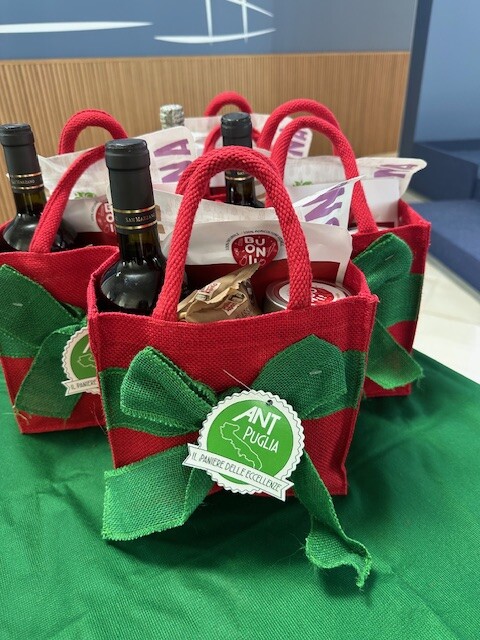 Giornata all’insegna della solidarietà al Consiglio regionale della Puglia: donazione sangue e “Paniere delle eccellenze” di ANT