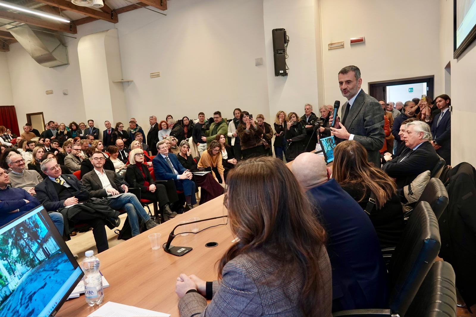 FOGGIA, L'EX DISTRETTO MILITARE RINASCE: 120 POSTI LETTO PER STUDENTI E IL MUSEO UMBERTO GIORDANO, FIRMATO IL COMODATO E LANCIATO IL CONCORSO DI PROGETTAZIONE