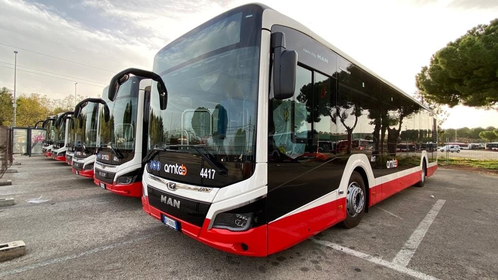Tornano i bus in via Papalia, Leccese: "Decisione arrivata dopo confronto coi cittadini"