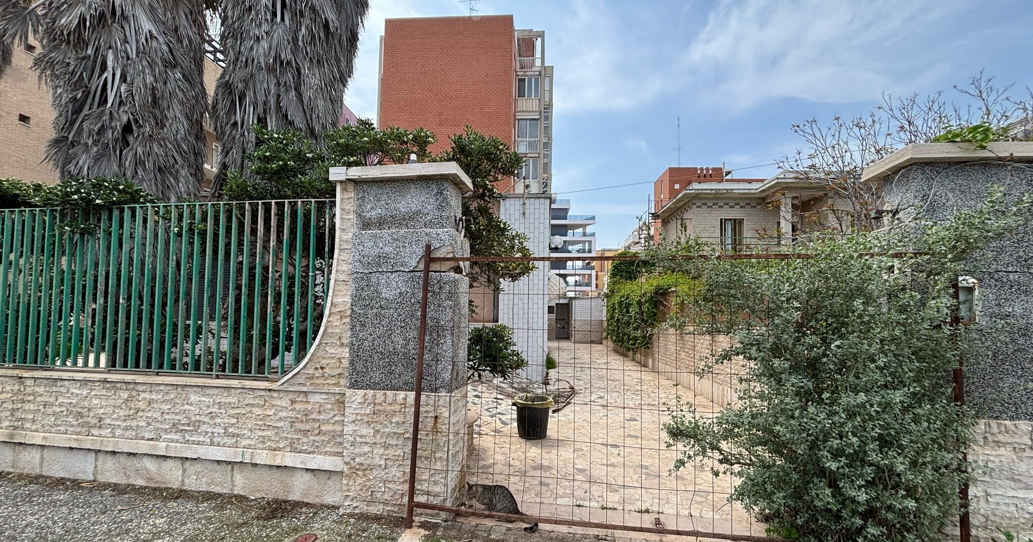 Avviso Puglia Beni Comuni: finanziato il progetto “Cicala” per la creazione di uno spazio civico multifunzionale all’interno di una villa confiscata sul lungomare di San Girolamo