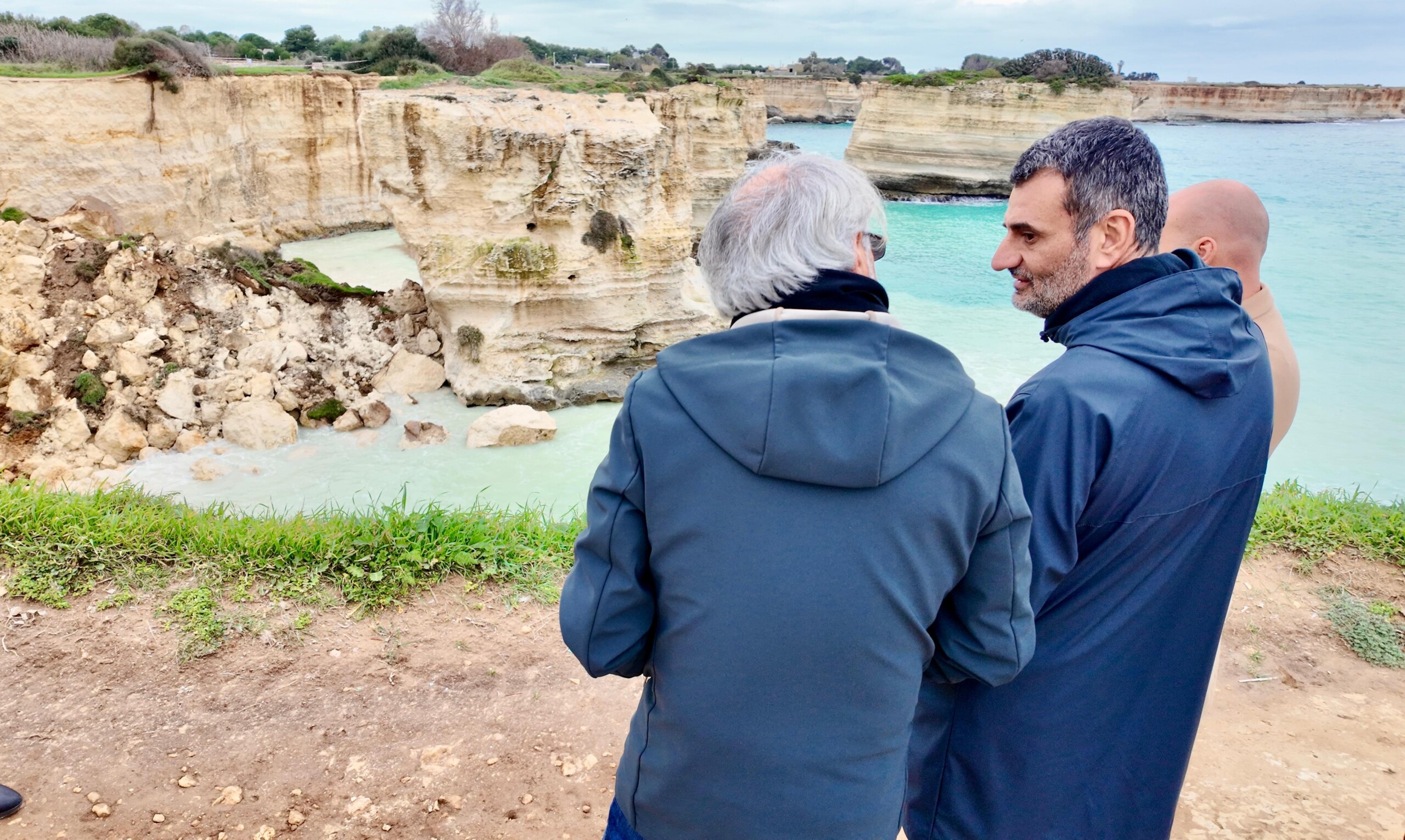 Sopralluogo del presidente Decaro a Torre Sant'Andrea: "Erosione fenomeno naturale. Impegnati su azioni di mitigazione e rallentamento. Melendugno e altri comuni costa avranno supporto della Regione"