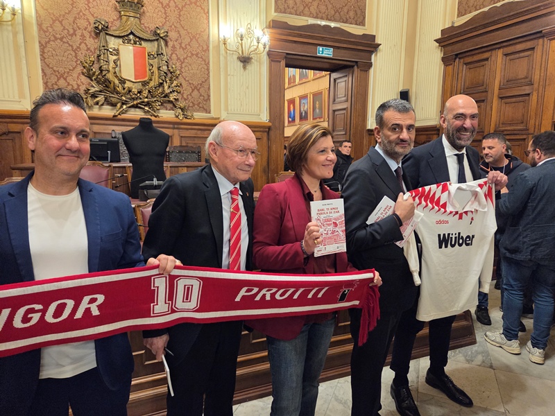 “Bari ti amo! Parola di Zar”: presentato a Palazzo della Città il libro scritto a quattro mani dall’ex calciatore biancorosso Igor Protti e dal giornalista sportivo Michele Salomone