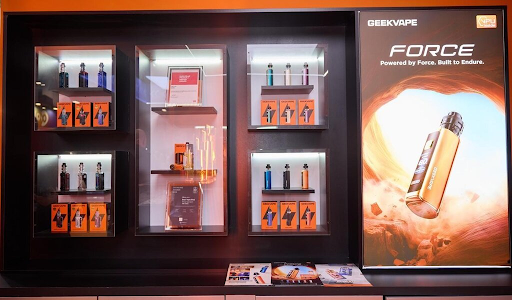 GEEKVAPE presenta il concept “GEEK STORE” al Vapexpo di Parigi, mostrando ai partner l’esperienza retail del futuro