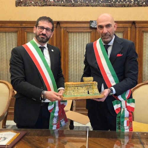 Sottoscritto il gemellaggio tra le città di Bari e Gradara: la mostra “Rembrandt e Barocci. Incidere la Luce” al Museo Civico dà il via a una nuova relazione istituzionale fondata sulla collaborazione culturale tra i due territori