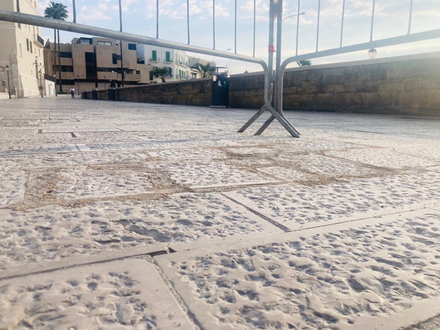 Ripresi i lavori di ripristino delle basole a Bari vecchia: i primi interventi in piazza del Ferrarese e piazza Mercantile