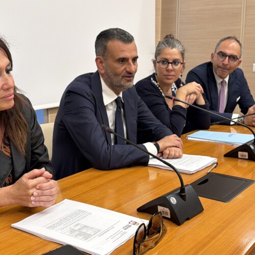 “Mare democratico”: presentati in conferenza stampa i primi avvisi del programma varato dalla Regione Puglia per attrezzare le spiagge libere dei pugliesi