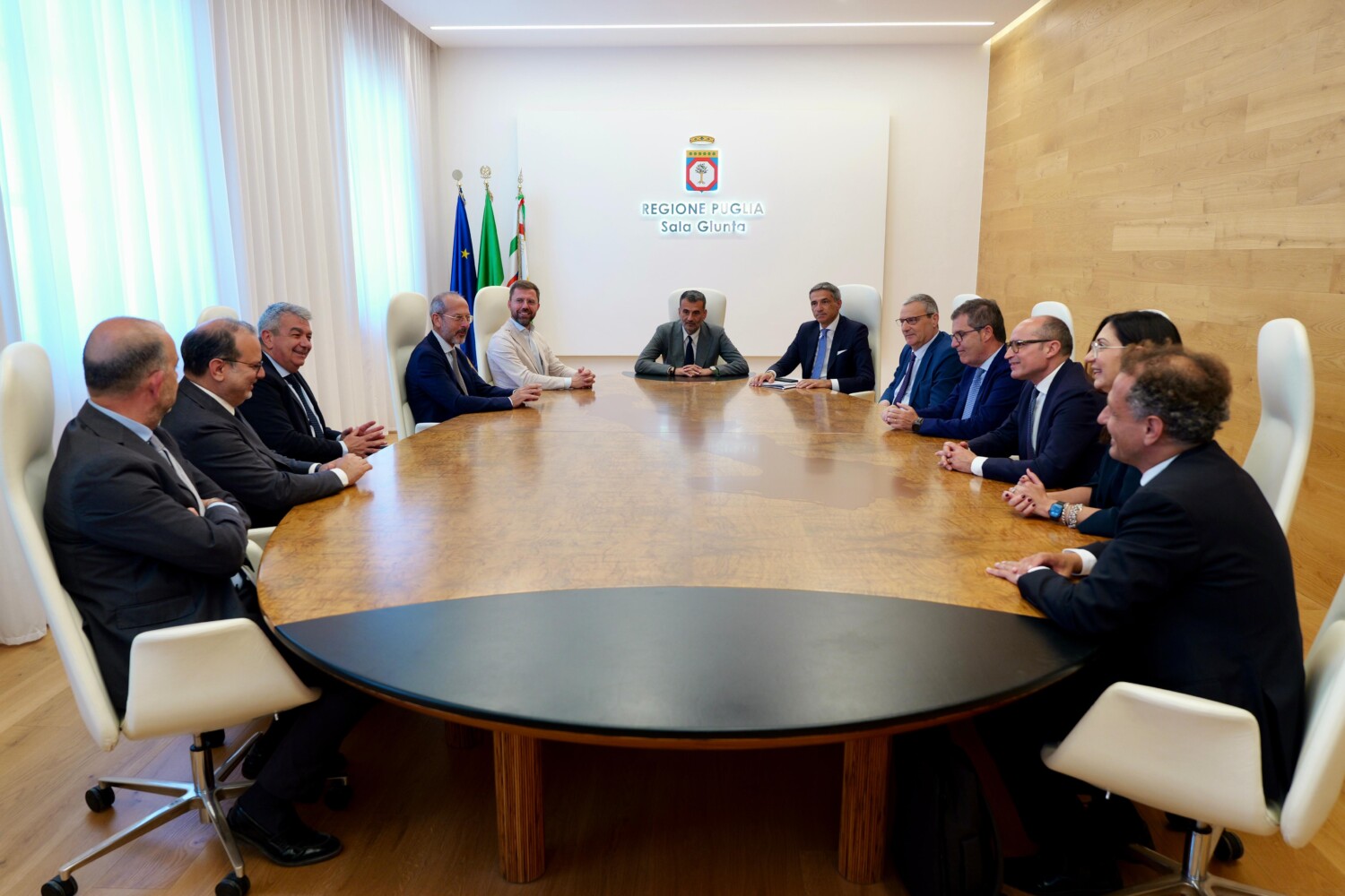 Sanità, Decaro incontra i nuovi direttori generali: "Il primo compito è prendersi cura dei pazienti"
