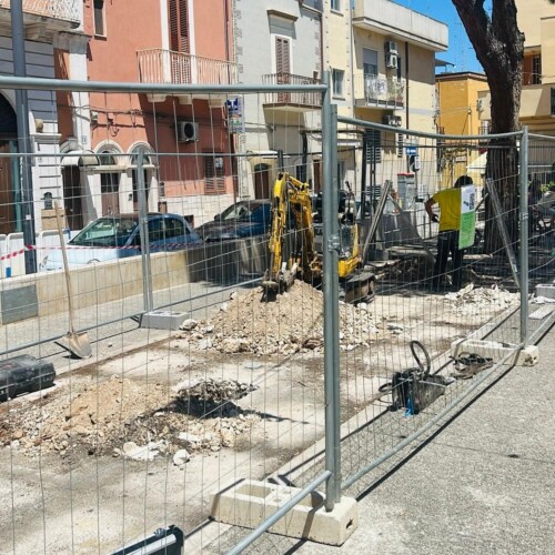 AL VIA I LAVORI DI RIQUALIFICAZIONE DELL’AREA LUDICA IN PIAZZA TRIESTE A CARBONARA