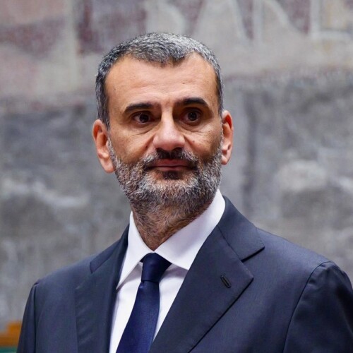 Consiglio regionale approva mozione su crisi umanitaria nella striscia di Gaza. Il presidente Decaro: “Il mio voto a favore contro un crimine che si sta perpetrando sull’umanità. Oggi orgoglioso del consiglio regionale”
