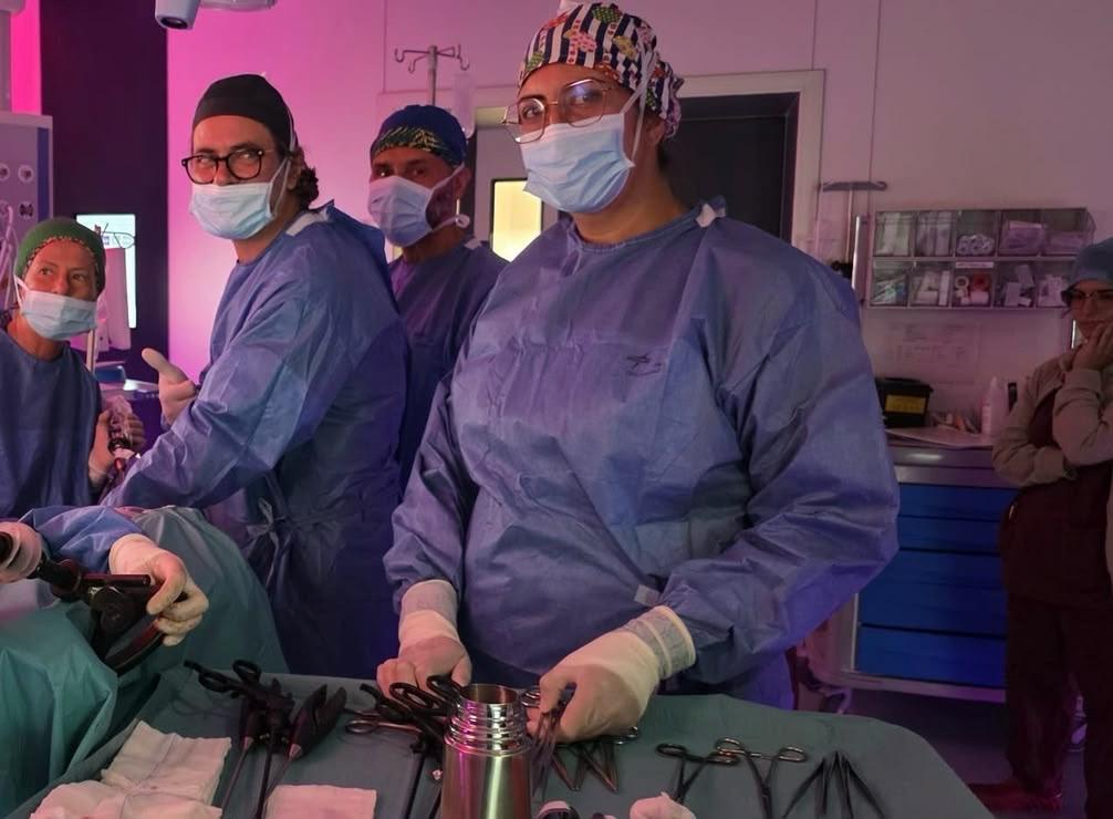 Chirurgia ginecologica mini invasiva al nuovo Ospedale Monopoli Fasano: rimossi utero, tube e ovaie attraverso incisioni da 5 millimetri in una paziente dimessa in 48 ore