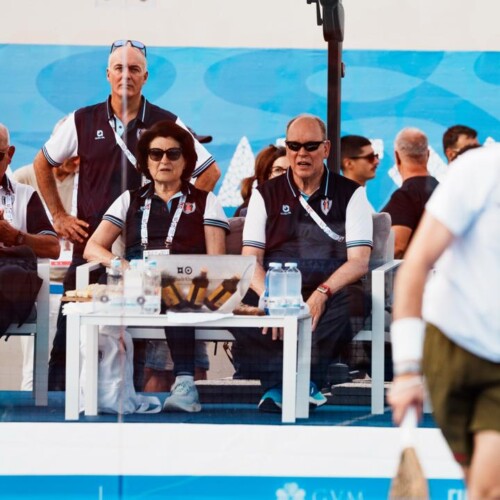 Giochi del Mediterraneo, il Principe Alberto di Monaco in visita alla venue del padel, tra due chiacchiere con giocatori e giocatrici e il lancio della monetina