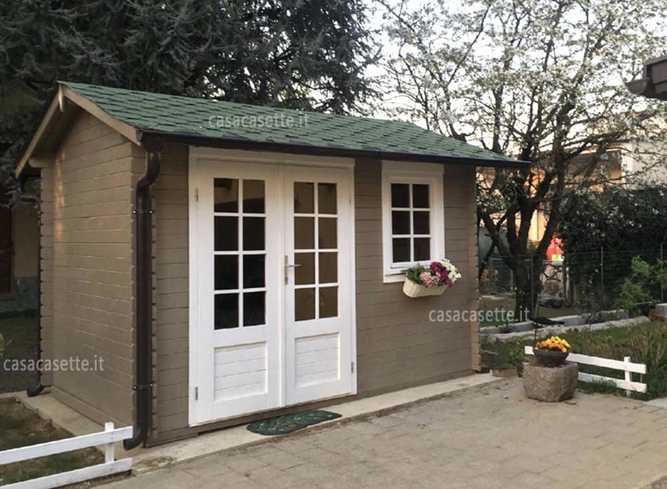 Patio e piscina in giardino: le regole del design perfetto