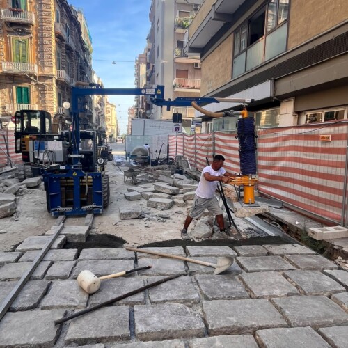 RIQUALIFICAZIONE DI VIA MANZONI RIPRESI I LAVORI SUL TRATTO CALEFATI-ABATE GIMMA DA LUNEDÌ CANTIERE A PIENO REGIME