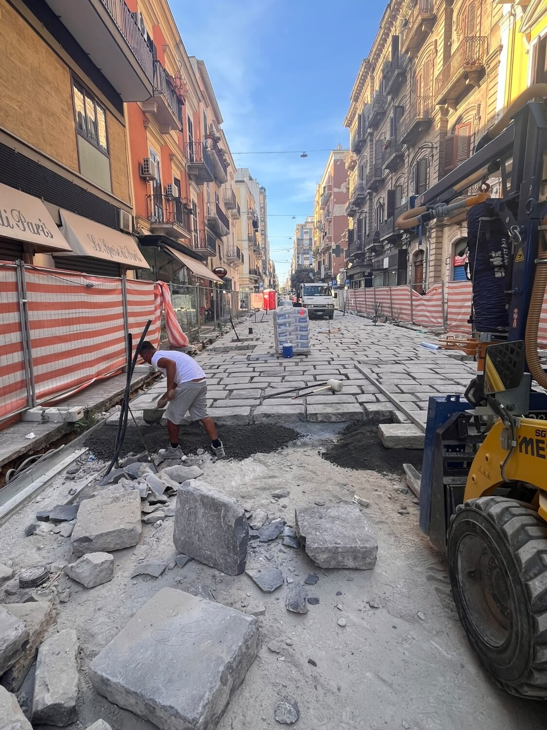 RIQUALIFICAZIONE DI VIA MANZONI RIPRESI I LAVORI SUL TRATTO CALEFATI ABATE GIMMA DA LUNEDÌ CANTIERE A PIENO REGIME