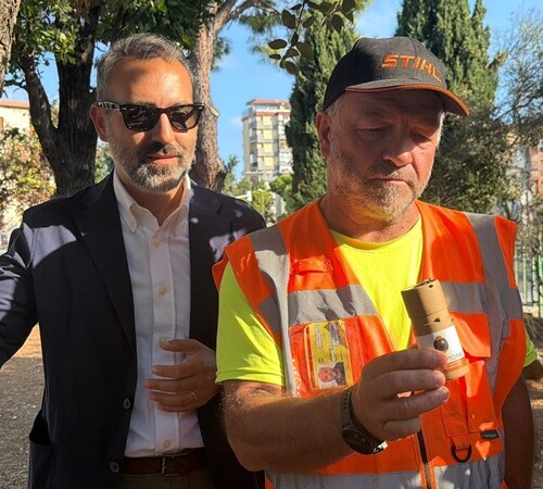 Al via la sperimentazione di controllo biologico contro le cocciniglie dei lecci: rilasciati insetti antagonisti nel giardino della scuola Iqbal Masih