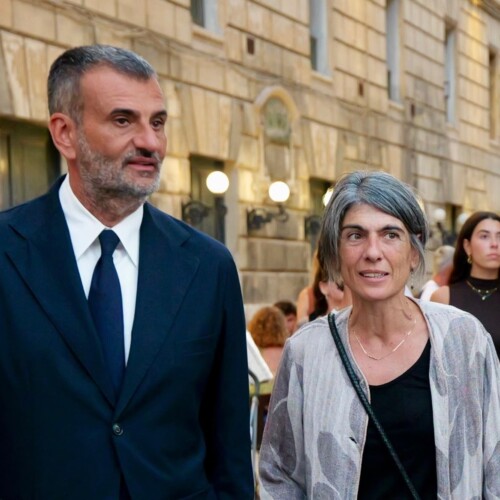 “L’estranea”, il film di Paolo Strippoli finanziato da Regione Puglia e Apulia Film Commission, concorrerà a rappresentare l’Italia nella corsa agli Oscar. Decaro e Miglietta: “Orgoglio per la nostra terra. Pronti ad accoglierlo a Bari il prossimo 8 ottobre”