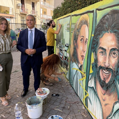 RIPRISTINATO IL MURALE DEDICATO A GIOVANNI FALCONE E ALLE VITTIME DELLA STRAGE DI CAPACI VANDALIZZATO NEL PARCO MAUGERI