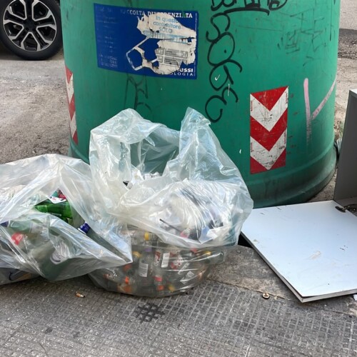 Abbandono illecito di rifiuti: il Nucleo antidegrado della Polizia Locale sanziona con 1.000 euro l’attività commerciale responsabile