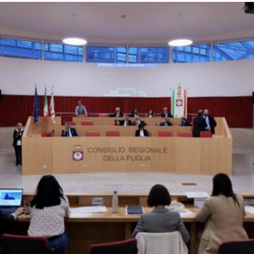 Consiglio regionale approva la nuova legge sulle locazioni turistiche o brevi. Decaro: “Legge che permetterà ai sindaci di tutelare popolazione più fragile. Nuove opportunità turistiche si creeranno nei luoghi meno conosciuti”