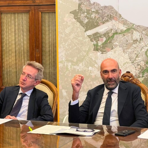 EMERGENZA AUTOTRASPORTO, I SINDACI LECCESE E MANFREDI: “RISCHIO CITTÀ PARALIZZATE E SOMMERSE DAI RIFIUTI. SALVINI ANTICIPI L’INCONTRO DEL 27 OTTOBRE”