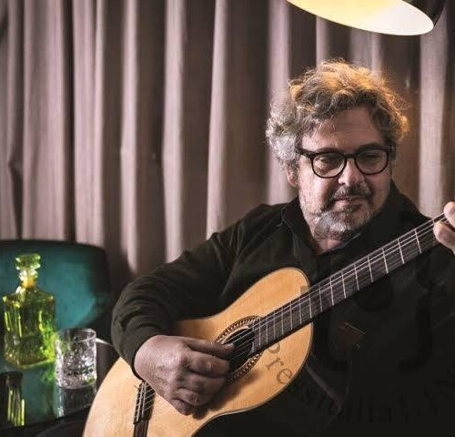 Giunta approva intitolazione di un palco del Teatro Piccinni al musicista Guido Di Leone, Leccese: “La sua non è un’assenza: è un ritmo che continua a battere dentro di noi”