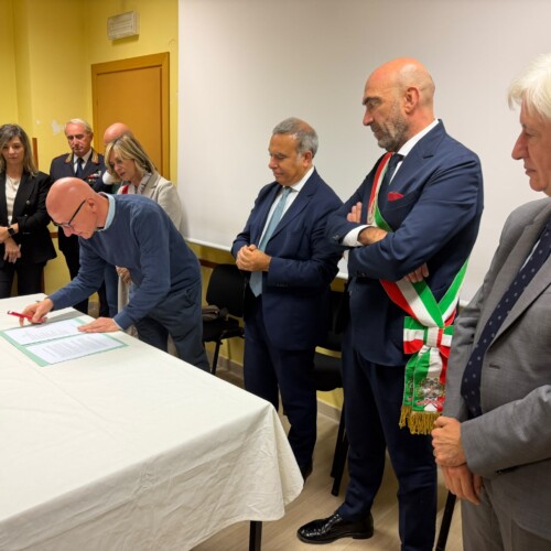 Nella parrocchia di San Luca firmato un patto di collaborazione per l’antimafia sociale, Grasso: “Istituzioni e comunità insieme per offrire nuove opportunità ai cittadini”