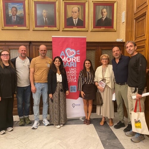 Presentato “A More Bari. Uno sguardo nuovo sulla città”: tre itinerari esperienziali alla scoperta dei quartieri meno conosciuti attraverso le comunità, le storie e le realtà che ne custodiscono il passato e ne costruiscono il futuro