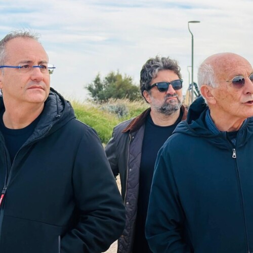 Sopralluogo di Scaramuzzi a Torre Quetta (lotto 2 Costa Sud): accelerata su opere edili, completati gli impianti, in corso la posa della pavimentazione drenante e realizzata la base dei campi da beach volley