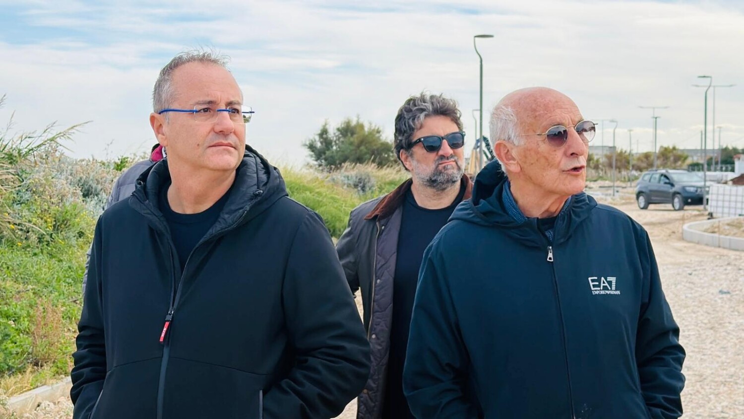 Sopralluogo di Scaramuzzi a Torre Quetta (lotto 2 Costa Sud): accelerata su opere edili, completati gli impianti, in corso la posa della pavimentazione drenante e realizzata la base dei campi da beach volley